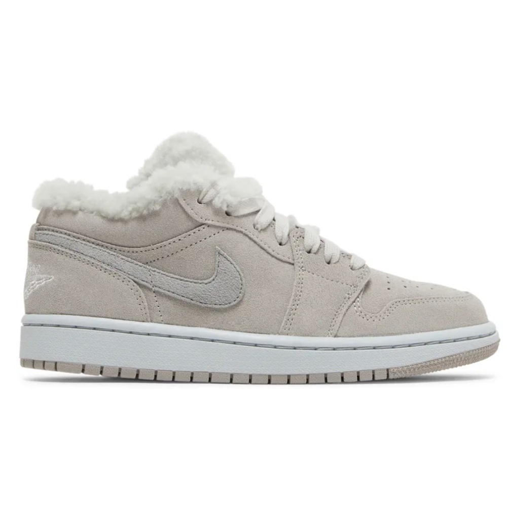 NEW Wmns Air Jordan 1 Low SE 'Sherpa Fleece', Size: W9 / M7.5